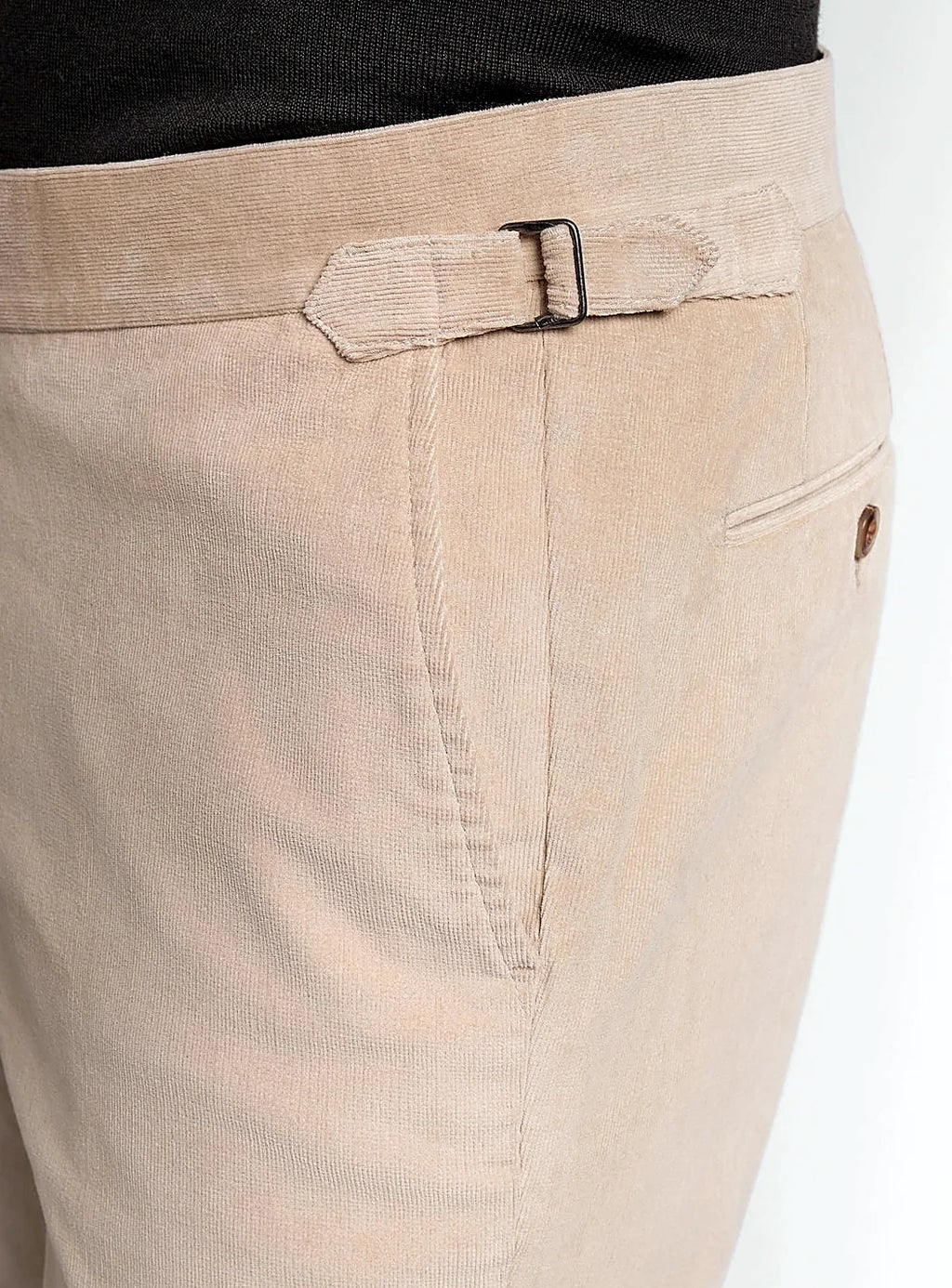 Side view of the trouser leg and hem