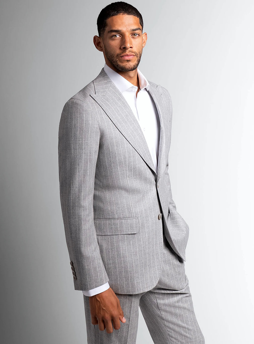 Angled view of the single-breasted jacket front